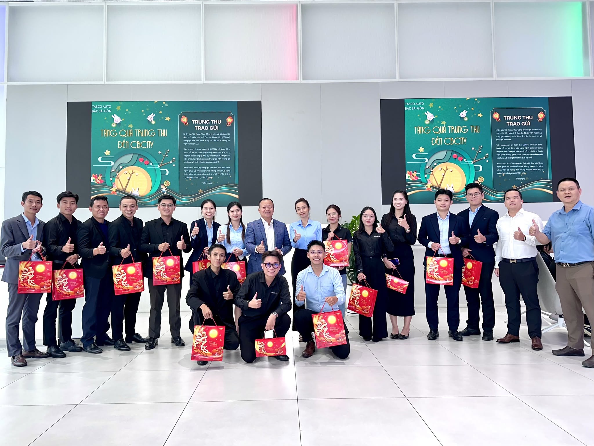 Lynk & Co Nguyễn Văn Trỗi tổ chức trung thu cho CBCNV